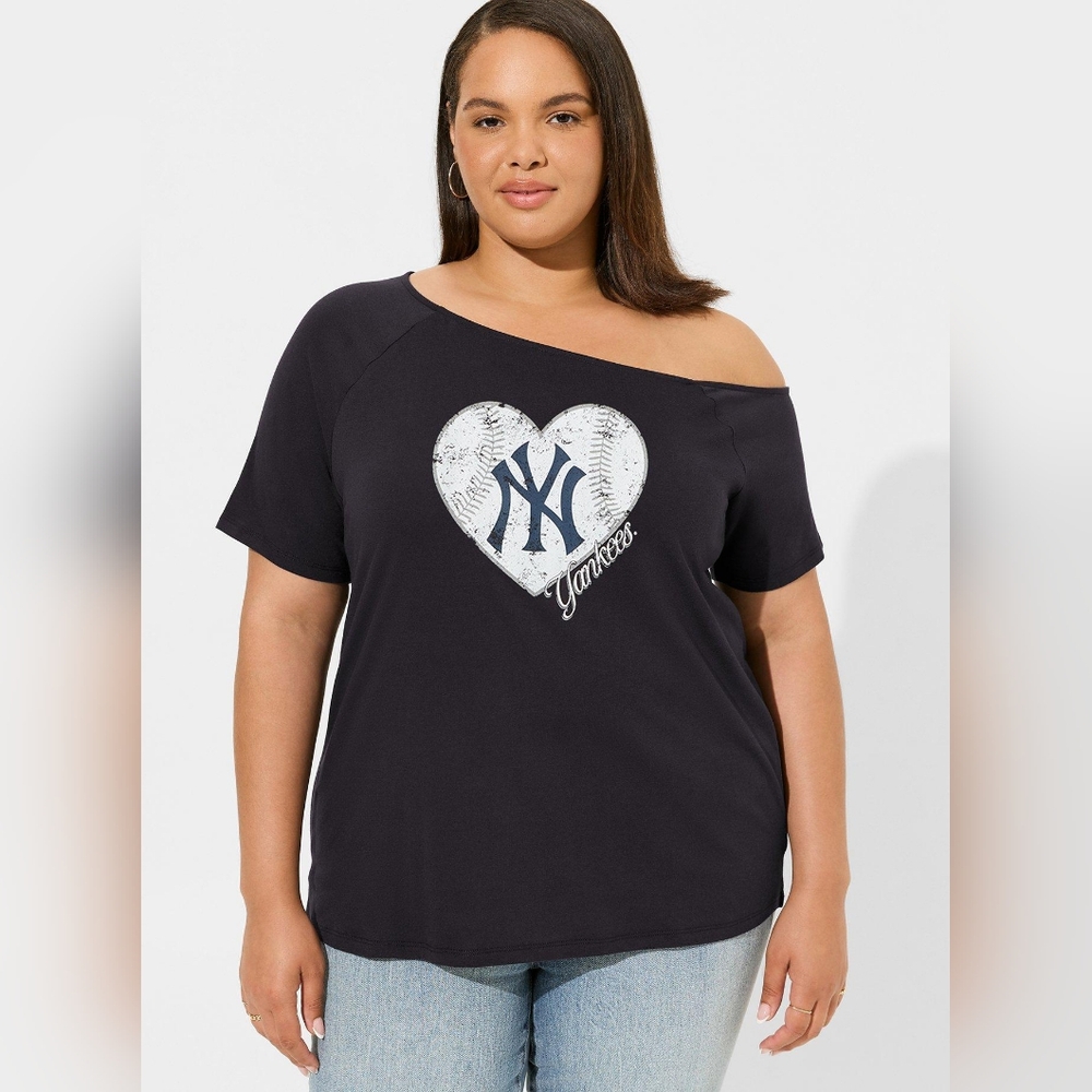 Sz 2 Torrid MLB New York Yankees Classic Fit Cotton Off Shoulder Tee Baseball